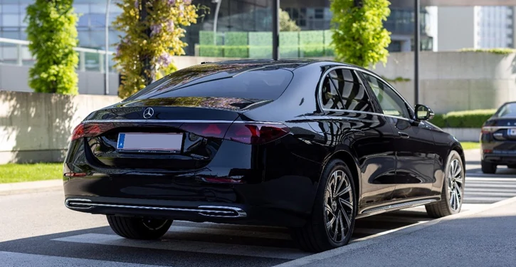 mb-e-class-reaer-slider.webp