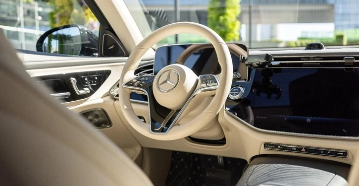 mb-eclass-front-view-slider.webp