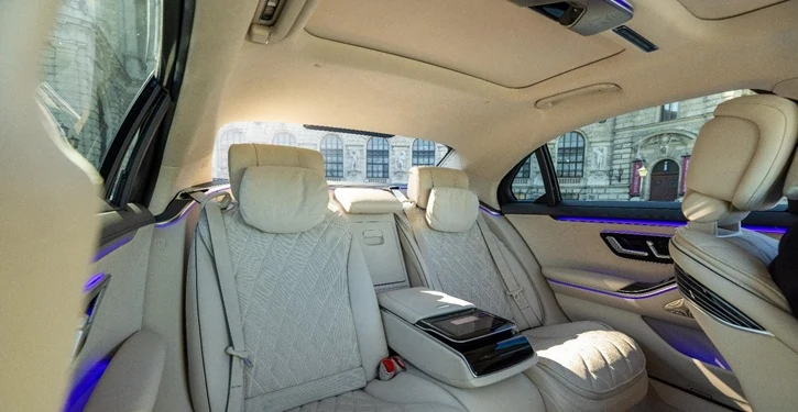 mb-s-class-inside-view-slider.webp
