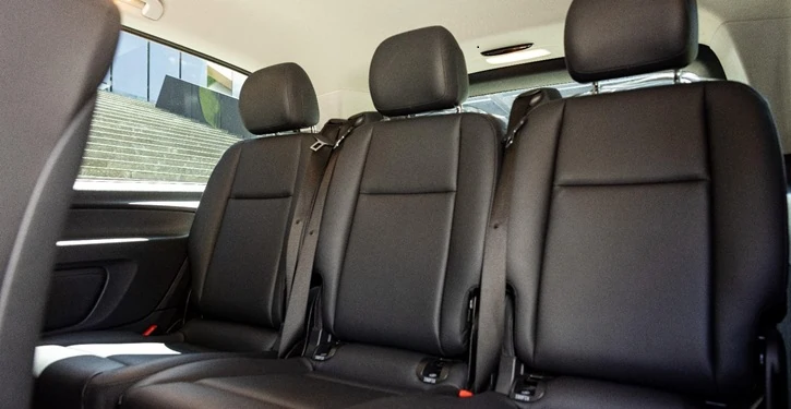 mb-vito-inside-view-reaer.webp