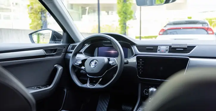skoda-superb-inside-view-front-slider.webp